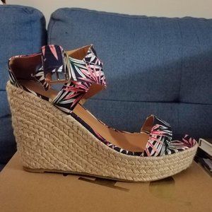 Charlotte Russe Multi Color Floral Sz 9 Wedge Heels / Sandals